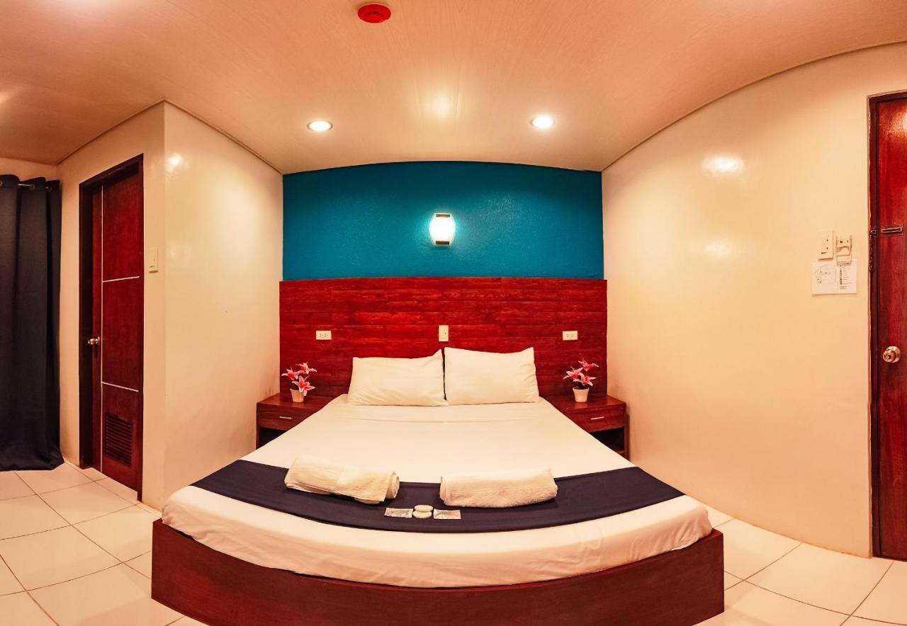 A&A Abe Bayfront Inn โกรอน ภายนอก รูปภาพ