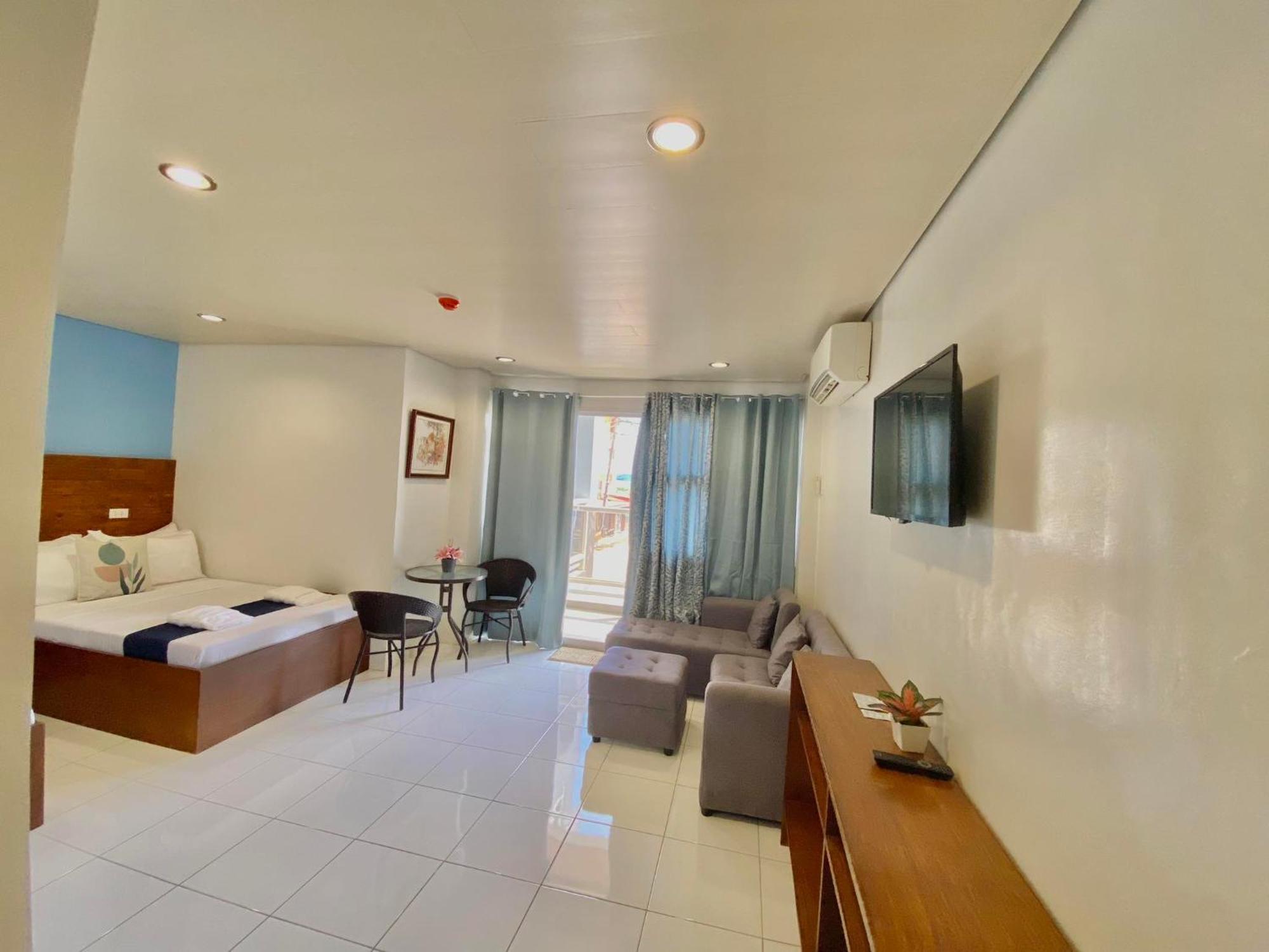 A&A Abe Bayfront Inn โกรอน ภายนอก รูปภาพ