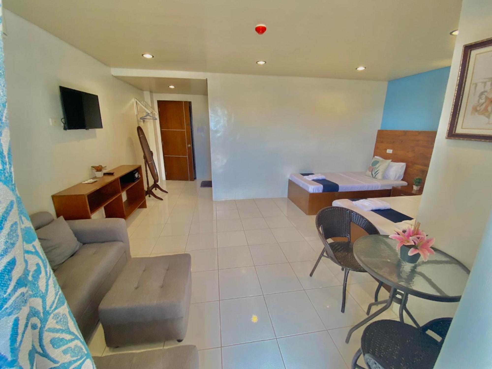A&A Abe Bayfront Inn โกรอน ภายนอก รูปภาพ