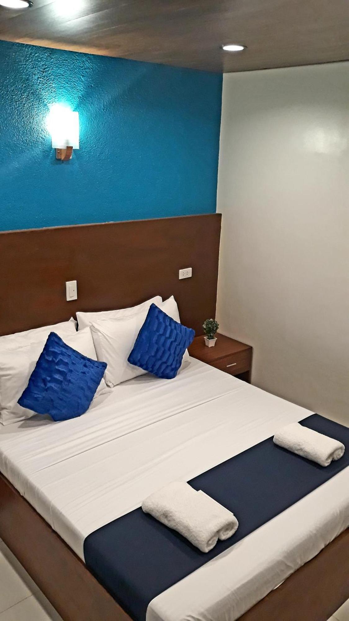 A&A Abe Bayfront Inn โกรอน ภายนอก รูปภาพ